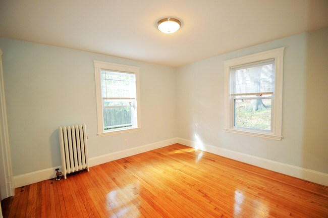 Building Photo - 51 Leamington Rd