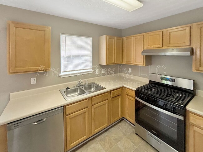 Building Photo - 445 Spring Head Ct