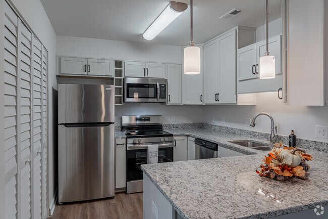 2 habitaciones, 2 baños - 1068 pies cuadrados - Cocina - Wildwoods of Lake Johnson