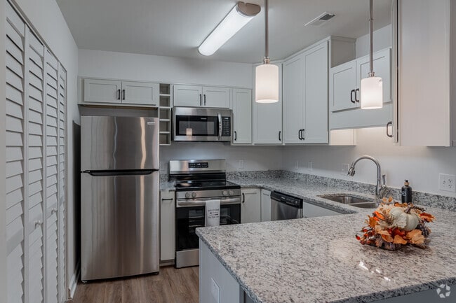 2BR, 2BA - 1,068SF - Kitchen - Wildwoods of Lake Johnson