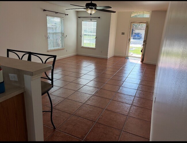 Foto del edificio - 7623 Village Mill Ln