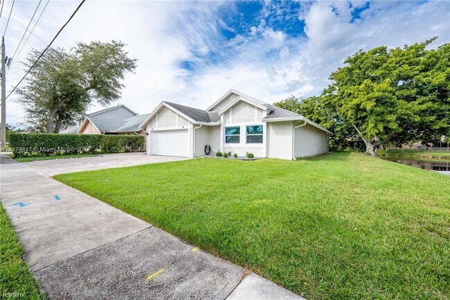 Foto del edificio - 3 br, 2 bath House - Sawgrass Estates