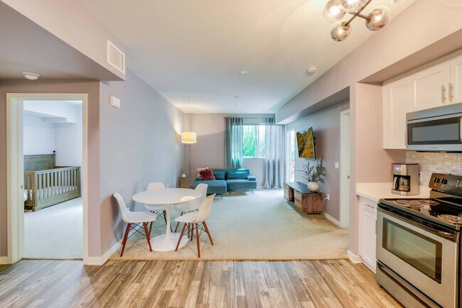 Foto del edificio - 12655 Bluff Creek Dr