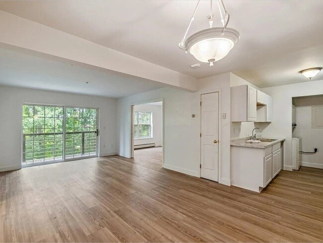 Building Photo - 301 Hildred Dr