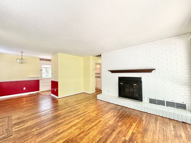 Building Photo - 505 Crestwood Dr