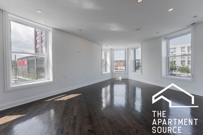 Foto del edificio - 2450 N Milwaukee Ave