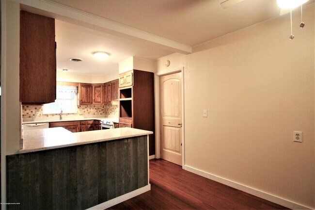 Foto del edificio - 3715 Lenwood Dr