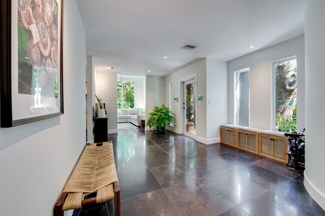 Building Photo - 3940 Loquat Ave