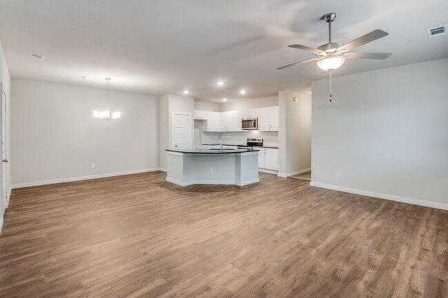 Building Photo - 640 Blackland dr