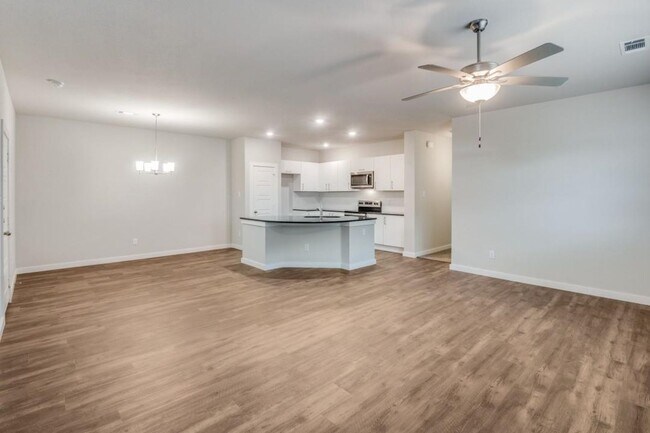 Foto del edificio - 640 Blackland dr