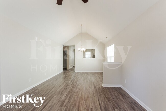 Foto del edificio - 2445 Anna Garrison Rd