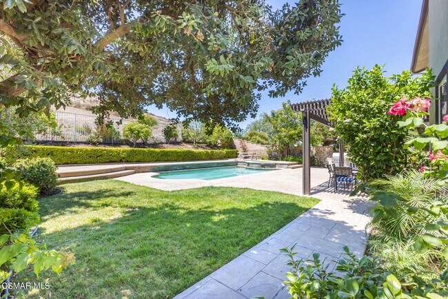 Foto del edificio - 5364 Via Pisa