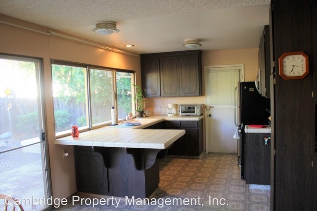 Building Photo - 3 br, 2 bath House - 520 Sequoia Drive