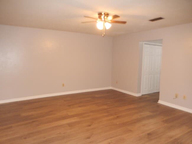Foto del edificio - 2334 Sylvan Ct