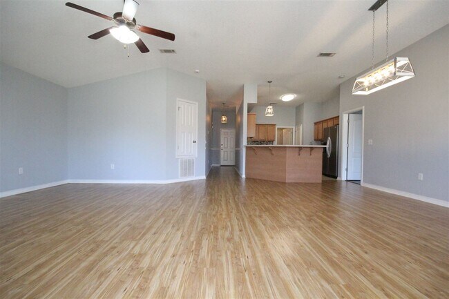 Building Photo - 2418 Flintstone Dr