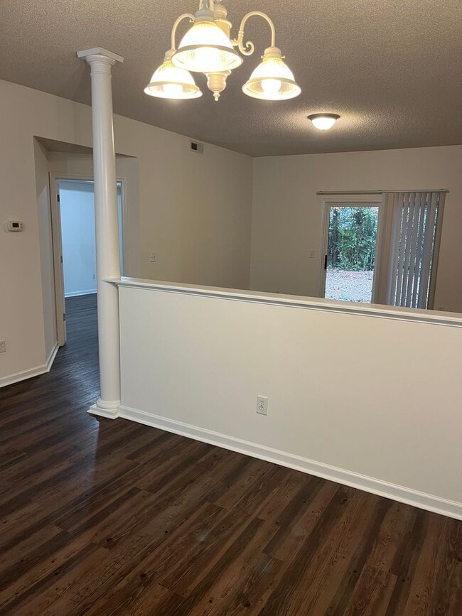 Foto del edificio - Spacious condo in excellent location