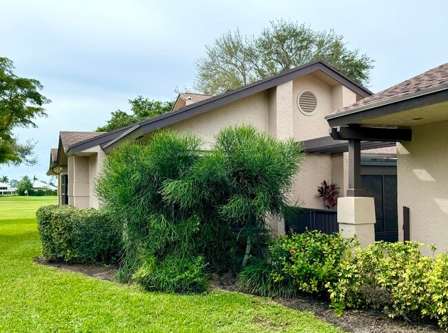 Building Photo - 5266 Fairway Woods Dr