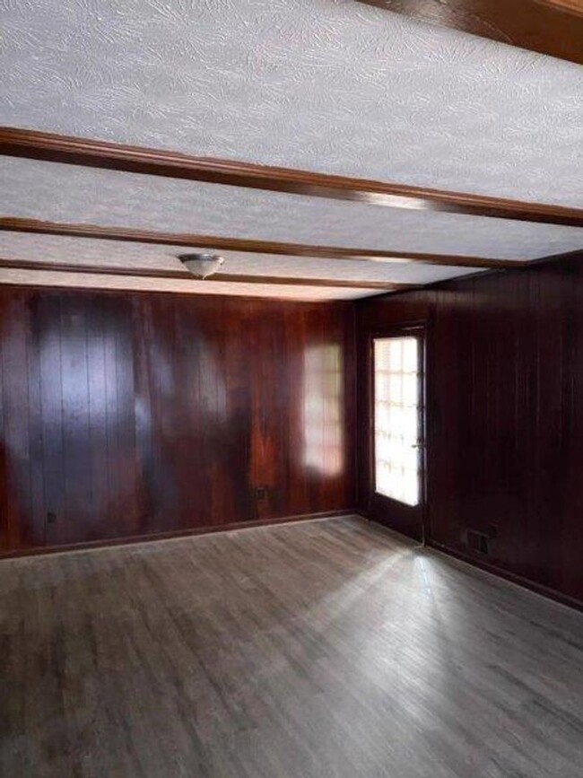 Building Photo - BELOW MARKET RENT!