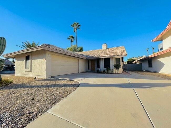 Foto del edificio - COMING SOON! ADORABLE 3 BEDROOMS/ 2BATHS SINGLE LEVEL HOME!!