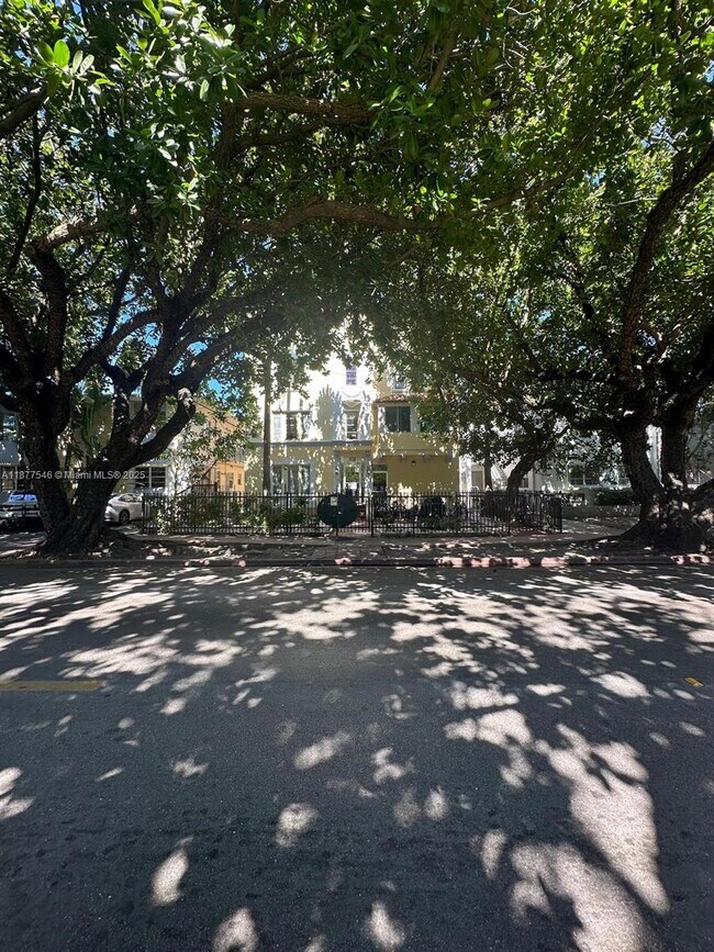 Foto del edificio - 1319 Meridian Ave