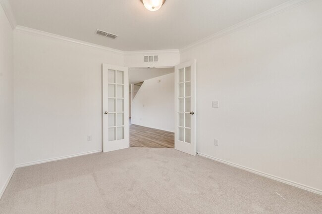 Building Photo - 16048 Isles Dr