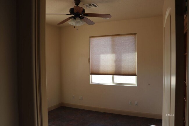 Building Photo - 764 Country Club Dr