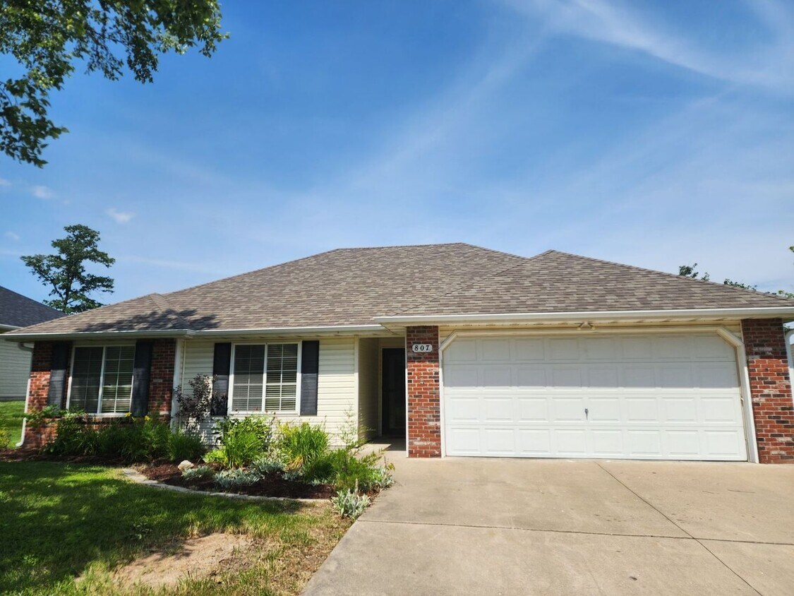 Primary Photo - Single Family Home - Available For Rent!