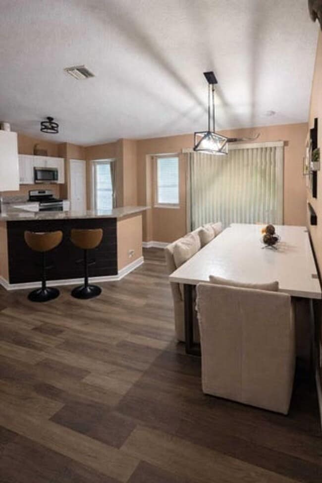 Building Photo - 15665 66th Ct N