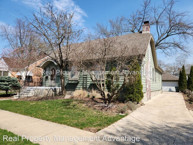 Building Photo - 4 br, 1.5 bath House - 3036 Royal Ave.