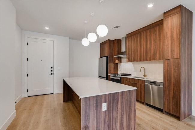Building Photo - 1 Bedroom Condo with Pool View at Parkside...