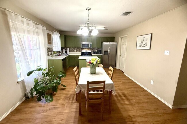Foto del edificio - 3414 Flowstone Ln