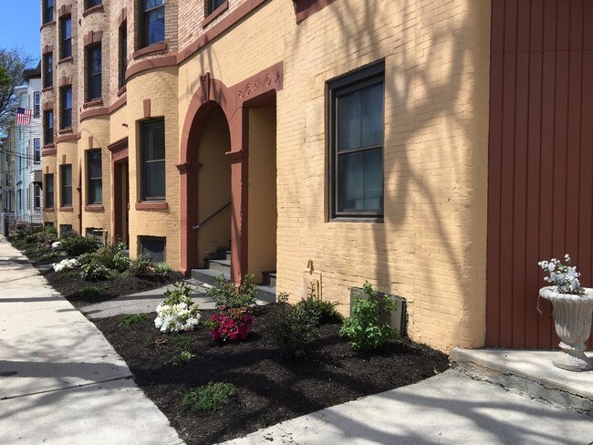 Foto del edificio - 106 Willow St