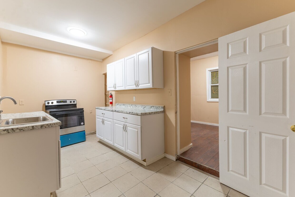 Primary Photo - Modern Renovated Studio For Rent!