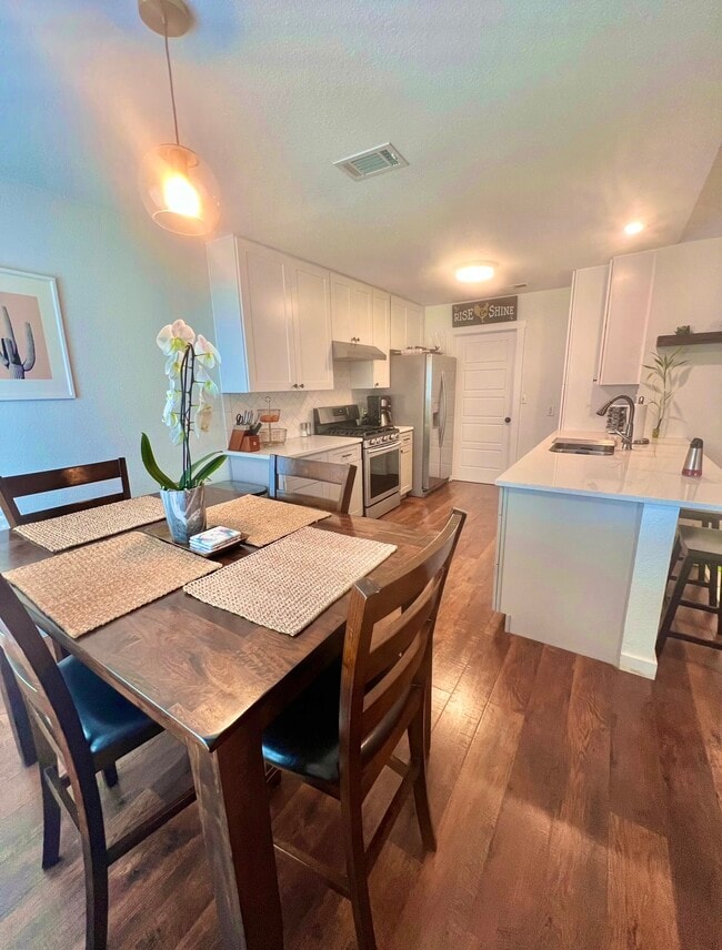 Building Photo - 303 Craigmont Dr