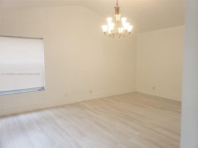 Foto del edificio - 719 Stanton Dr