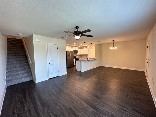 Building Photo - 3 bedroom 2.5 bath townhouse for rent in P...