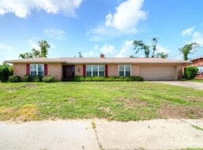 Building Photo - 919 Huntingdon Rd