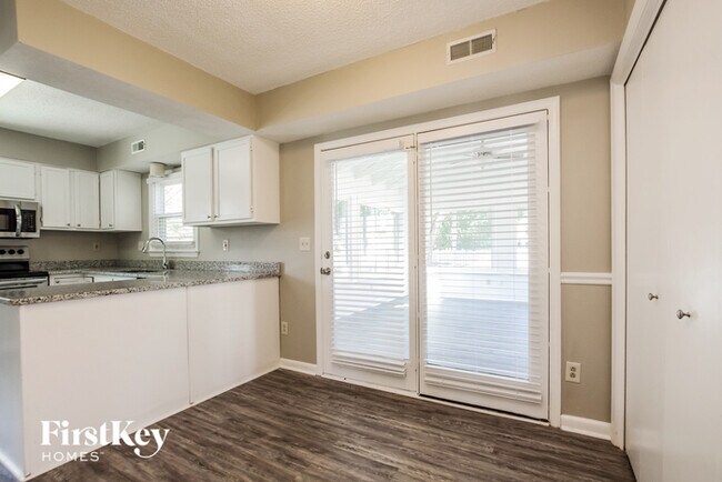 Foto del edificio - 11731 Charnwood Ct