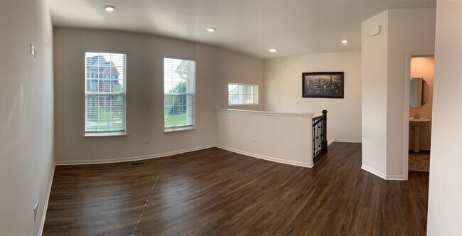 Foto del edificio - 285 Lakeshore Dr