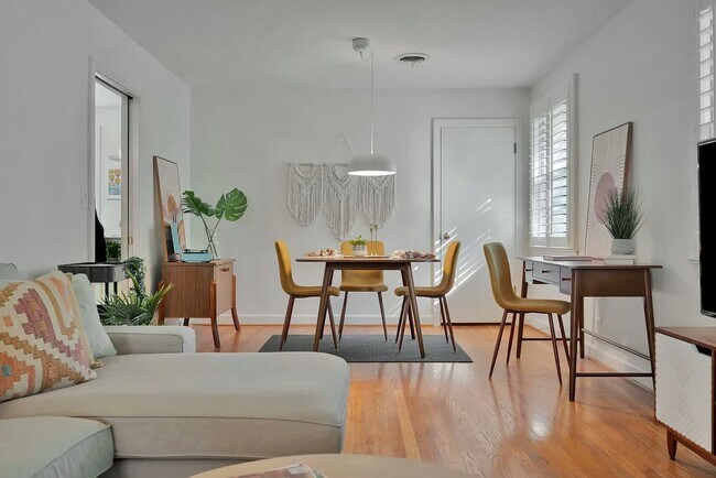 Foto del edificio - 6231 Henry Ford Dr