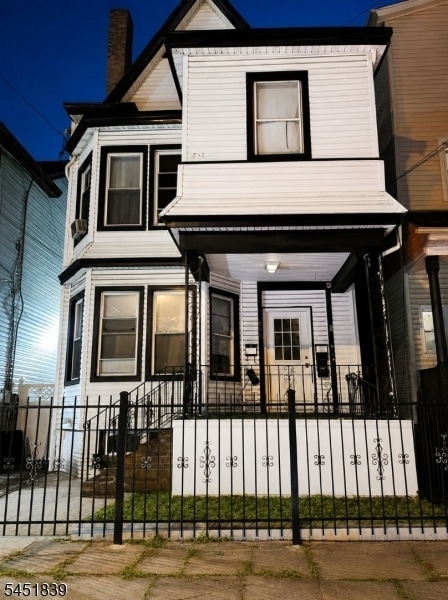 Building Photo - 664 E 22nd St