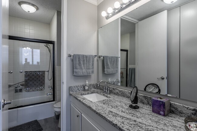 Foto del edificio - The Lakewood House Apartments