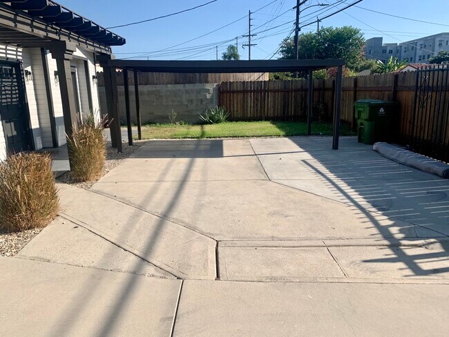 Foto del edificio - 5644 Ensign Ave