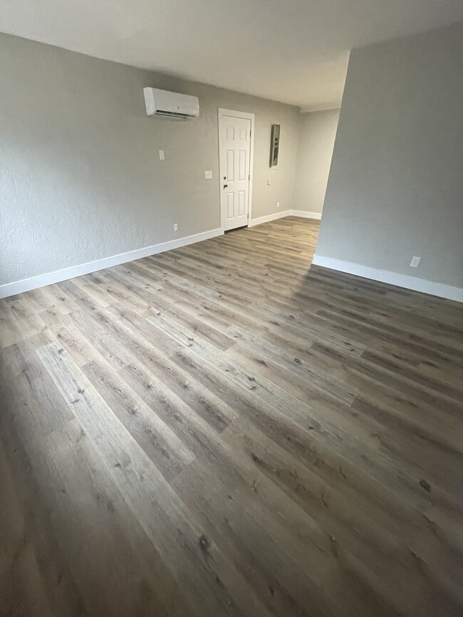 Building Photo - 37 Roberts Ln