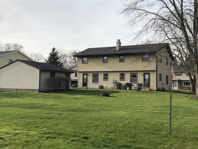 Large Back Yard - S69W14825 Cornell Cir