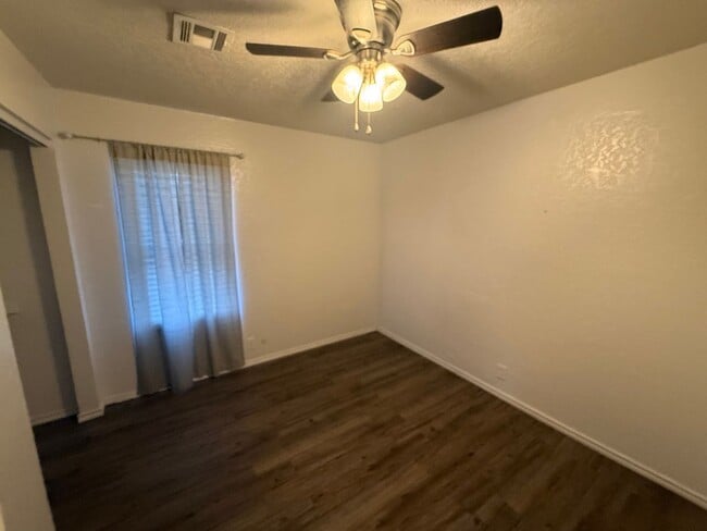 Building Photo - 3 bed 2 bath in Edmond Schools, trendy exterior, hard surface flooring and a fenced yard!  Call u...