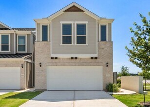 Building Photo - 2725 Woodall Dr