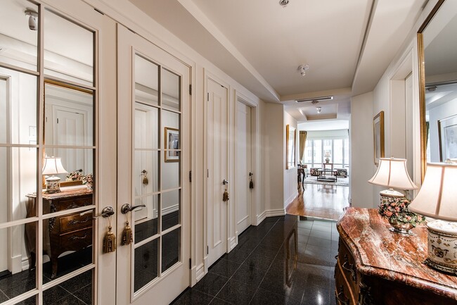 Building Photo - 2000 Drummond St