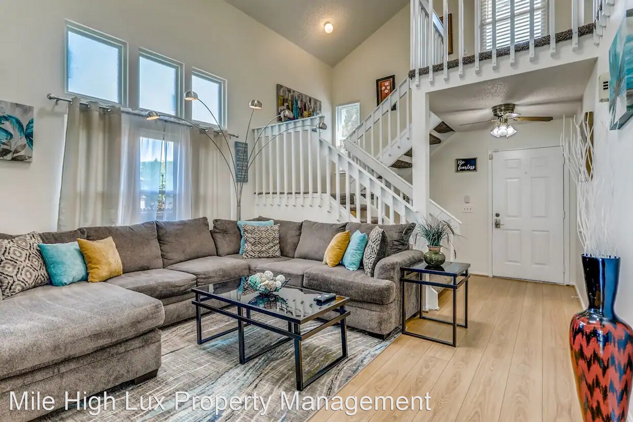 Foto principal - 3 br, 1.5 bath House - 99 Moline St