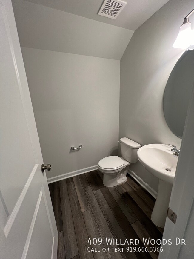 Building Photo - 409 Willard Wds Dr